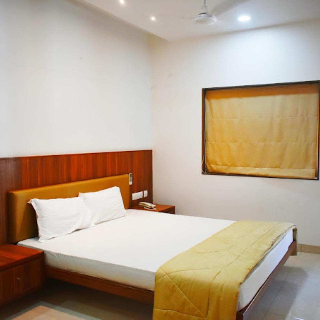 Hotel Anjali Palace Bhuj Extérieur photo