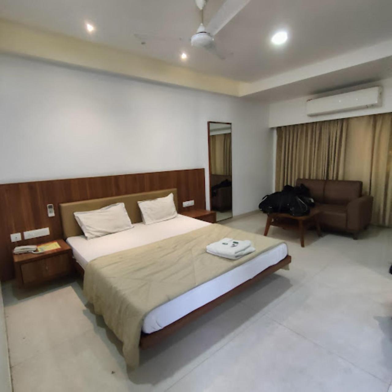 Hotel Anjali Palace Bhuj Extérieur photo