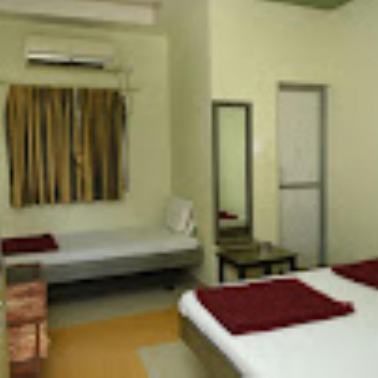 Hotel Anjali Palace Bhuj Extérieur photo